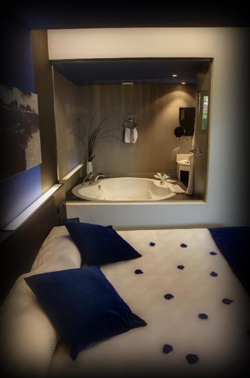 Deluxe Room with Spa Bath,63119833:JPEG